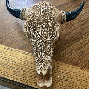 Small 7” resin cowskull